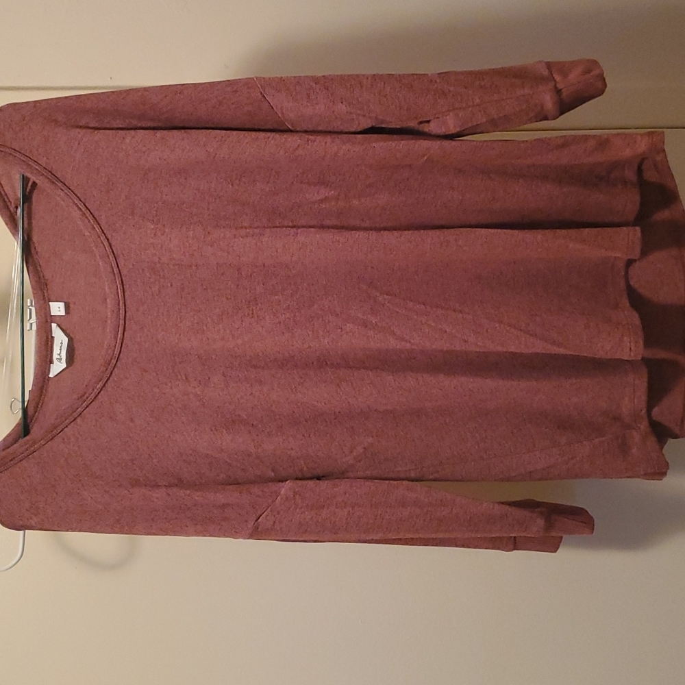 Light Reitmans sweater shirt